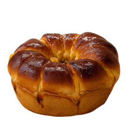 Bolo em forma de coroa com creme de ovos
