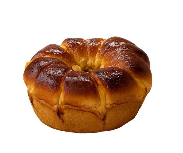 Bolo em forma de coroa com creme de ovos