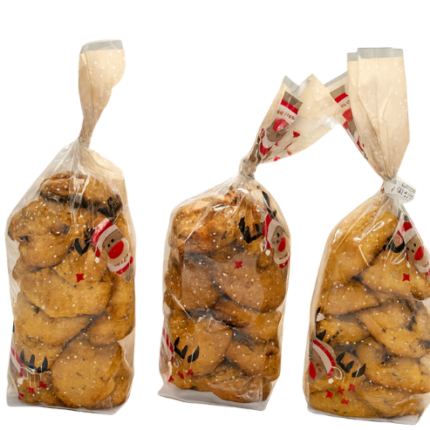 Três saquinhos com a temática de natal com mini bolinhos tradicionais