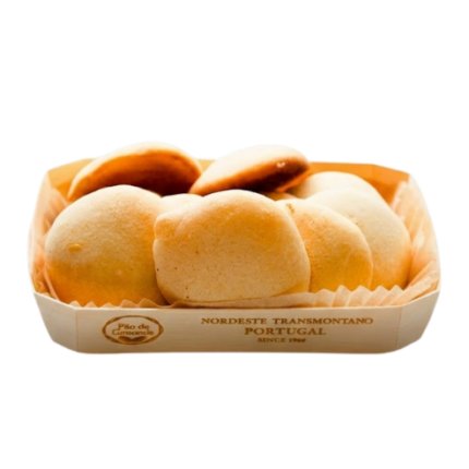 Pequenos bolos tradicionais colocados numa caixa de madeira fina
